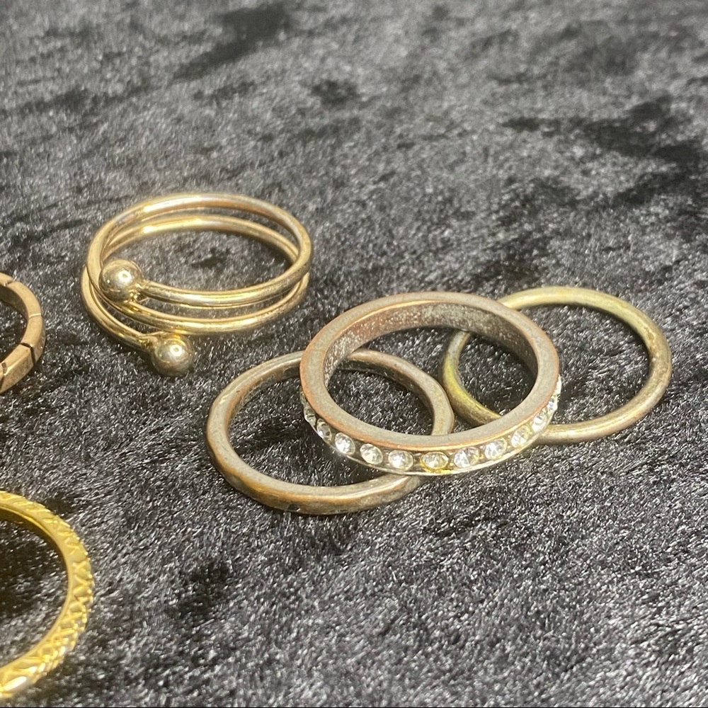 8 Costume Rings - Picture 10 of 11